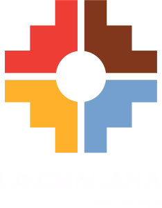 logo hotel la chacana vertical blanco